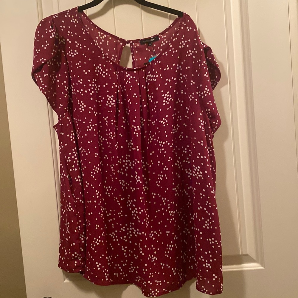Paper moon wine colored top with pedal sleeves